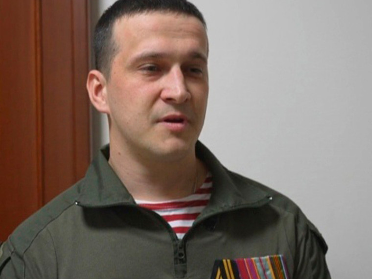 Уроженец Донбасса ушёл выбивать врага с родной земли, подписав контракт в Югре. Уроженец Донбасса ушёл выбивать врага с родной земли, подписав контракт в Югре.